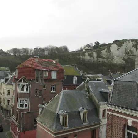 Vue Sur Et Sur L Entree Du Port Appartement *