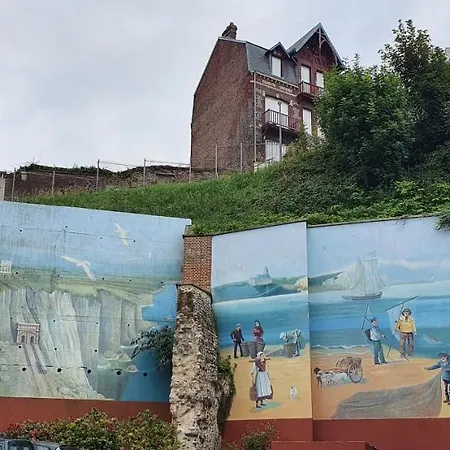 Vue Sur Et Sur L Entree Du Port Le Tréport