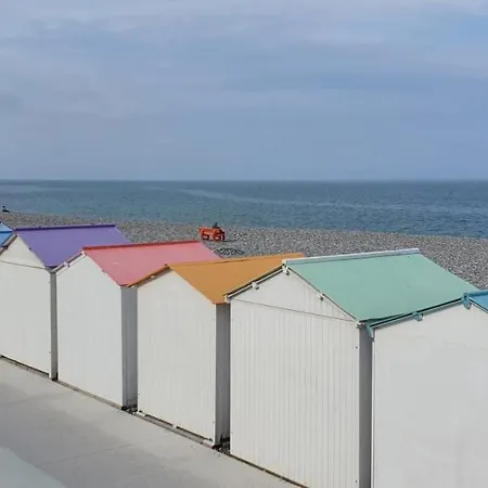 Vue Sur Et Sur L Entree Du Port *