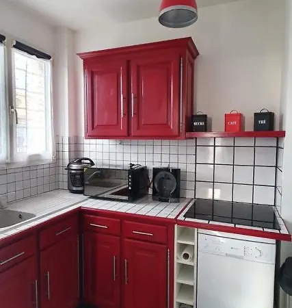 Vue Sur Et Sur L Entree Du Port *