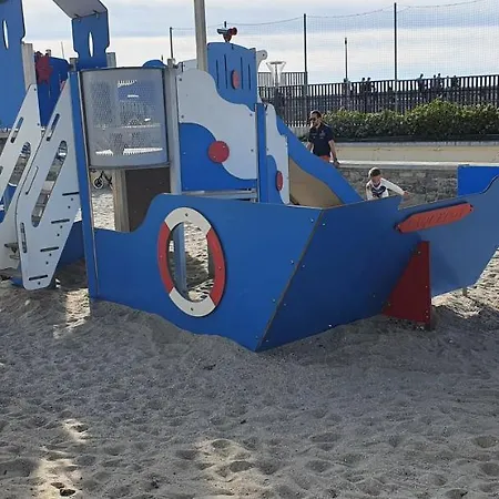 Vue Sur Et Sur L Entree Du Port Le Tréport