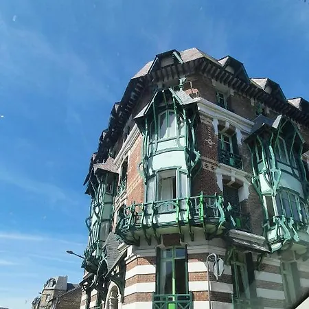 Vue Sur Et Sur L Entree Du Port Appartement Le Tréport