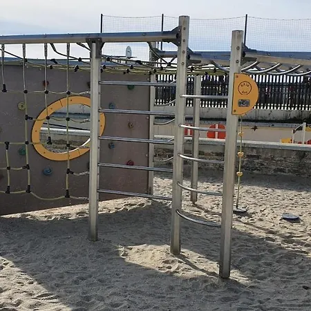 Vue Sur Et Sur L Entree Du Port