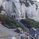 Vue Sur Et Sur L Entree Du Port