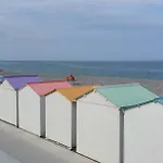 Vue Sur Et Sur L Entree Du Port *