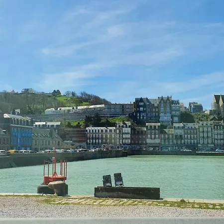 Vue Sur Et Sur L Entree Du Port Lejlighed